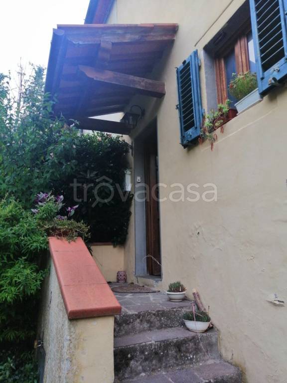 casa indipendente in vendita a Pistoia in zona Campiglio