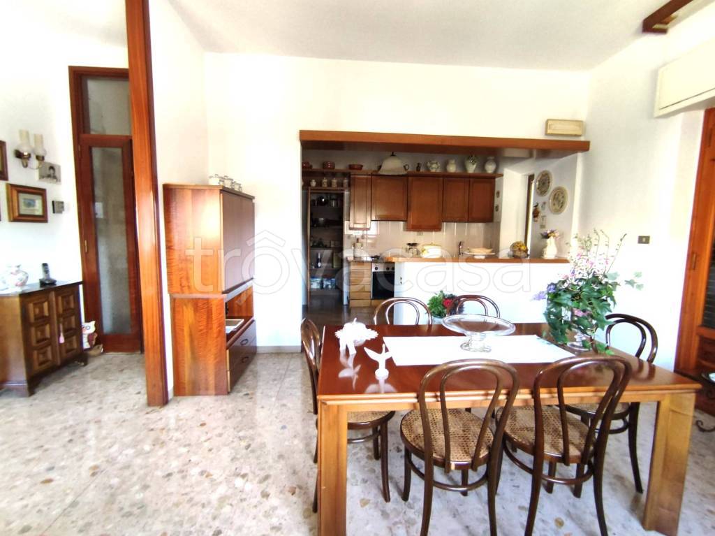casa indipendente in vendita a Pistoia in zona Spazzavento