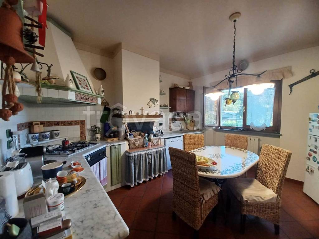 casa indipendente in vendita a Pistoia in zona Spazzavento
