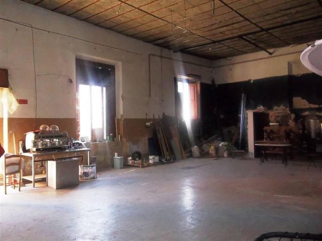 negozio in vendita a Pistoia in zona Spazzavento