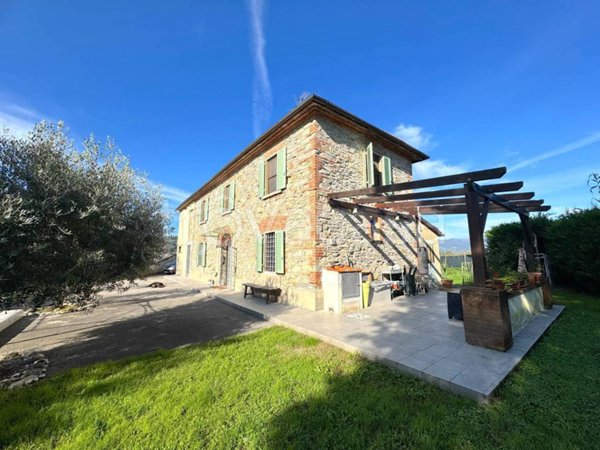 casa indipendente in vendita a Pistoia in zona Centro Città