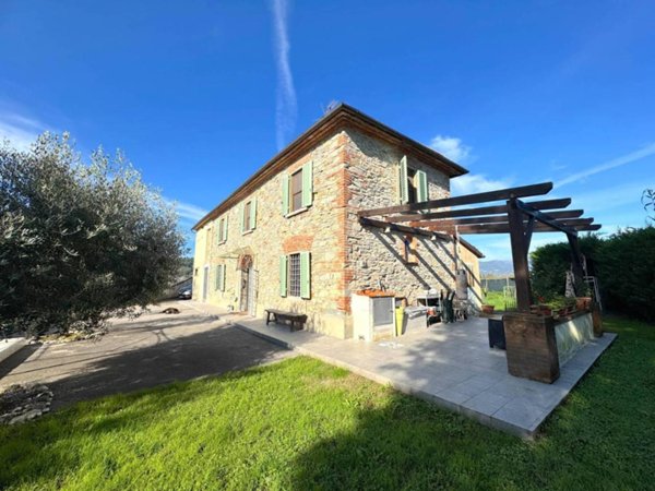casale in vendita a Pistoia in zona Spazzavento