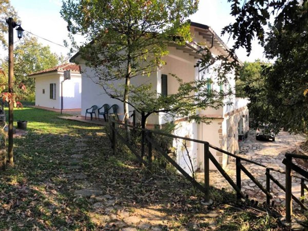 casa indipendente in vendita a Pistoia in zona Spazzavento