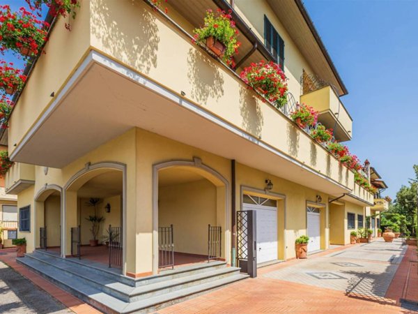 villa in vendita a Pistoia in zona Bottegone