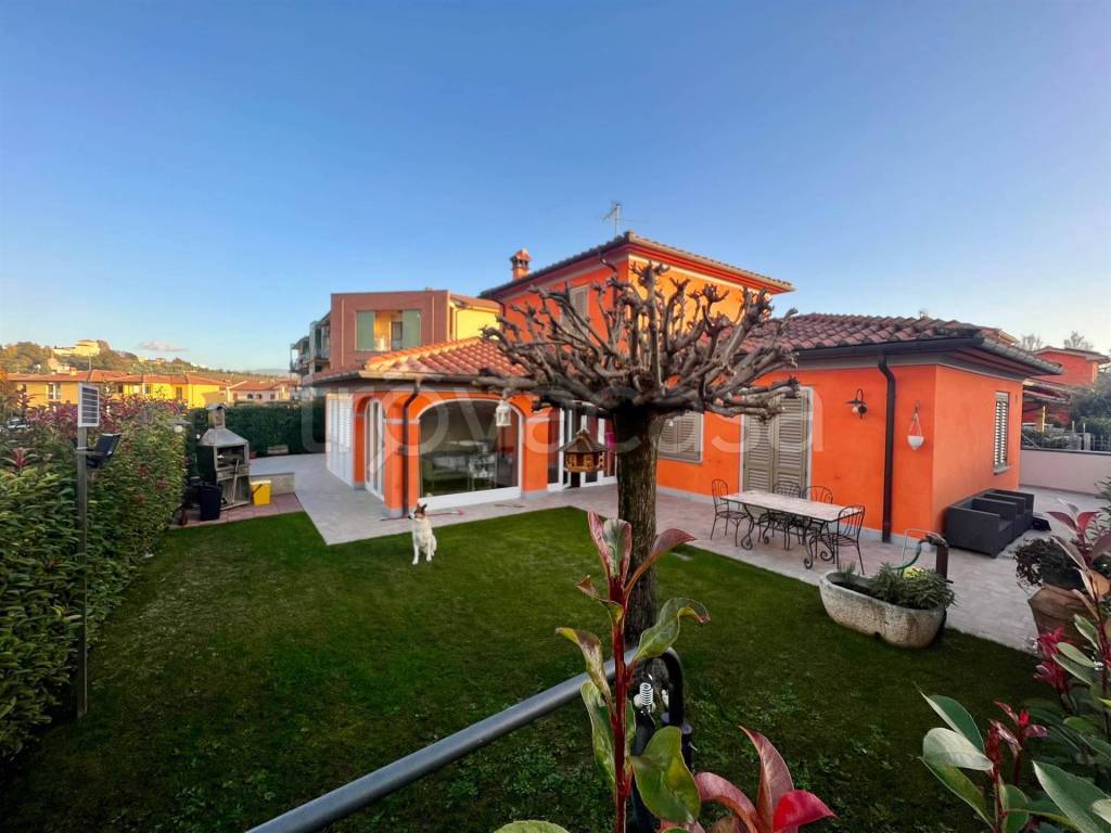 casa indipendente in vendita a Pistoia