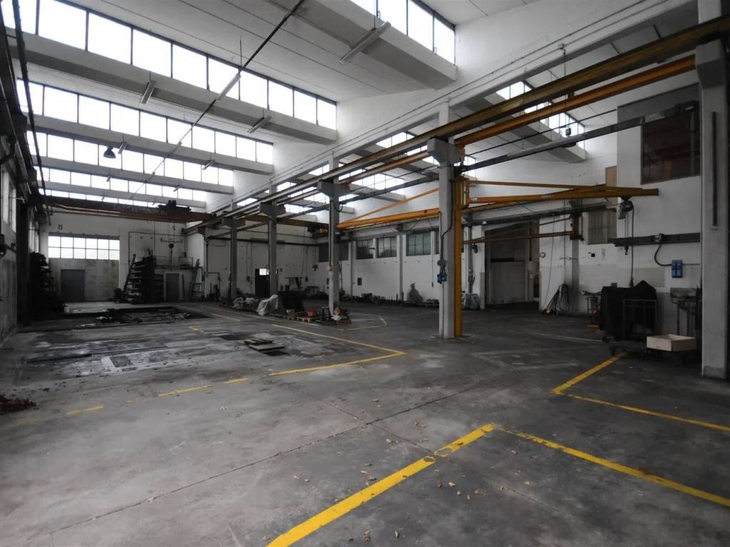 locale commerciale in vendita a Pistoia