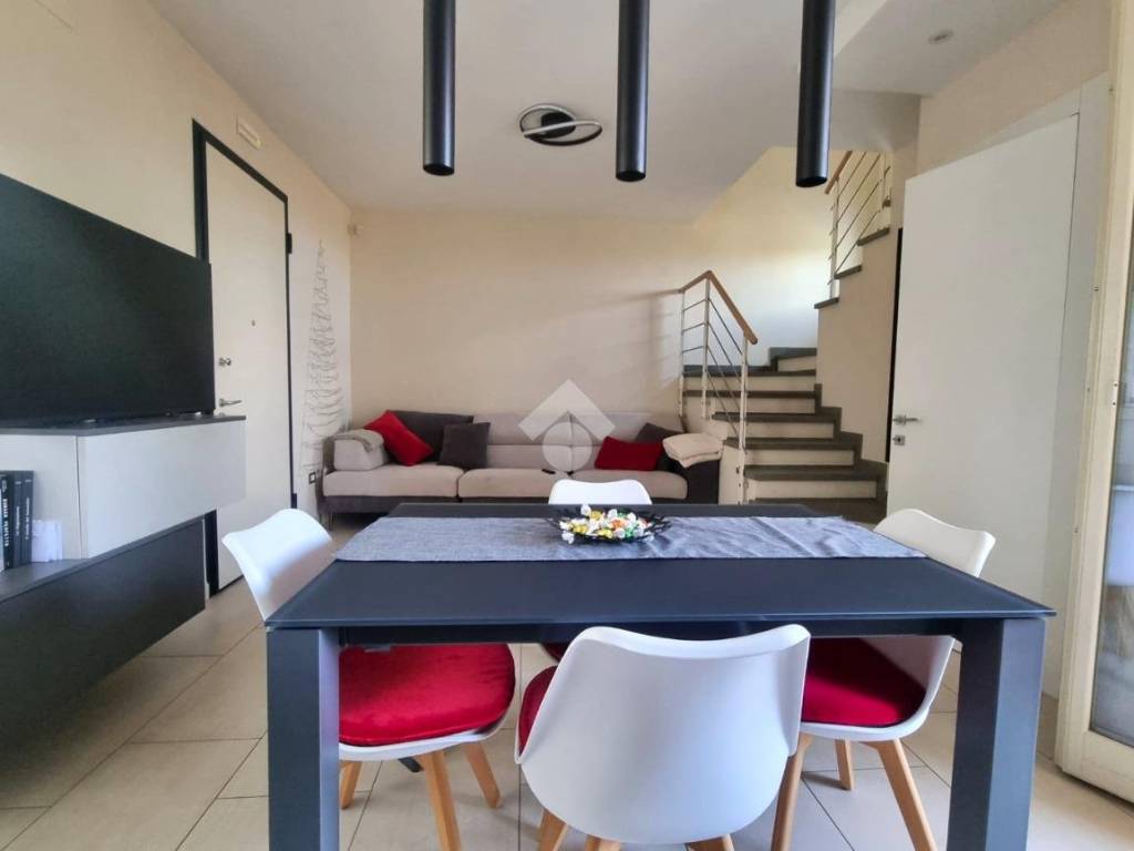 casa indipendente in vendita a Pistoia in zona Spazzavento