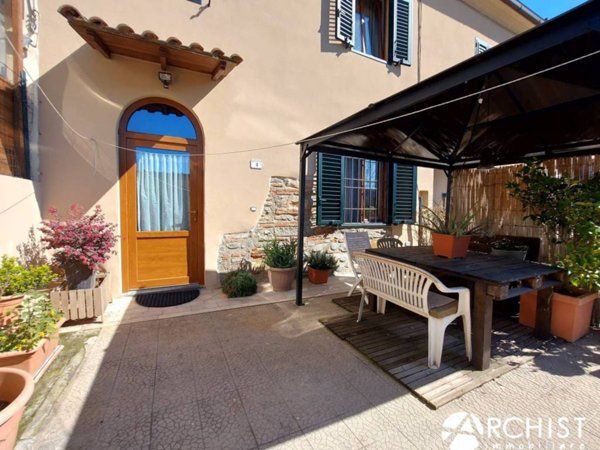 casa indipendente in vendita a Pistoia in zona Spazzavento