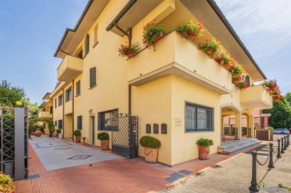 casa indipendente in vendita a Pistoia in zona Bottegone