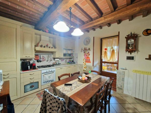 casa indipendente in vendita a Pistoia in zona Bottegone