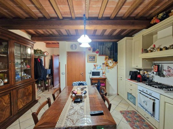 casa indipendente in vendita a Pistoia in zona Bottegone