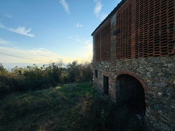 casa indipendente in vendita a Pistoia in zona Santomoro