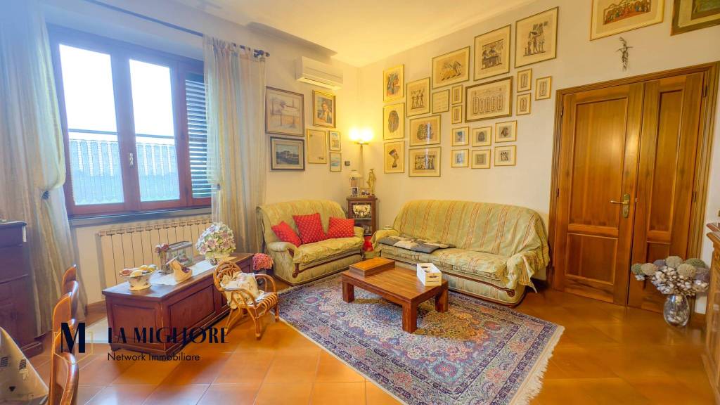 casa indipendente in vendita a Pistoia in zona Bottegone