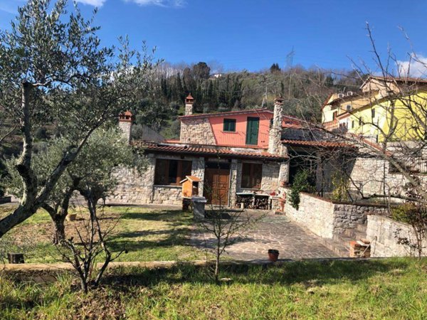 casa indipendente in vendita a Pistoia in zona Arcigliano