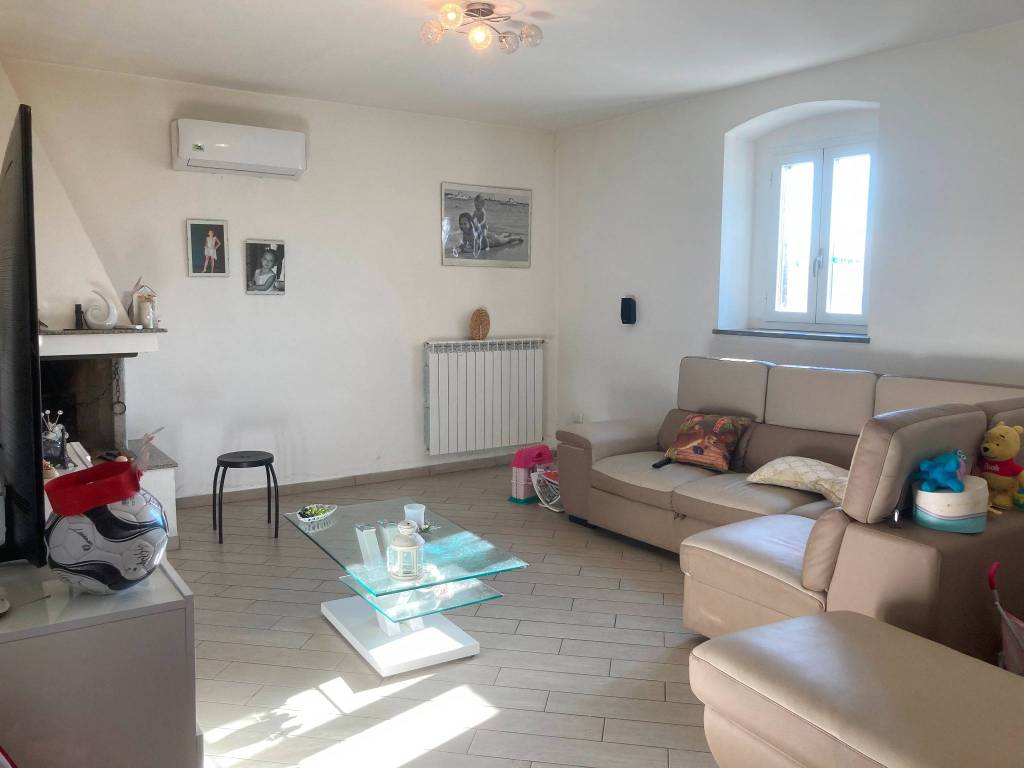 casa indipendente in vendita a Pistoia in zona Spazzavento