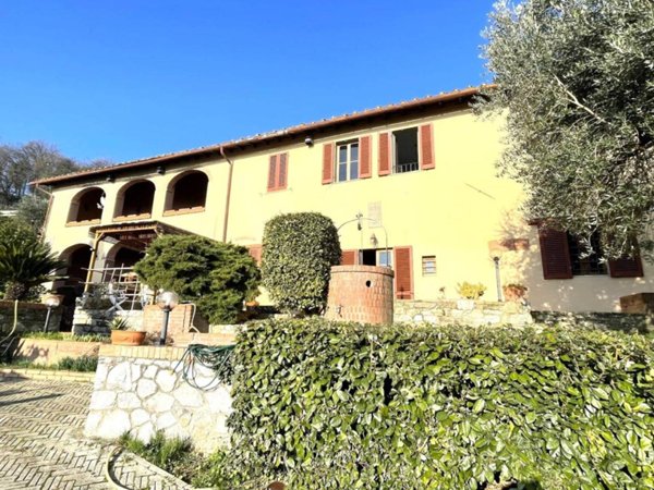 casa indipendente in vendita a Pistoia in zona Spazzavento