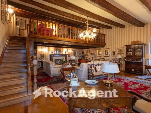 appartamento in vendita a Pistoia in zona Centro Città