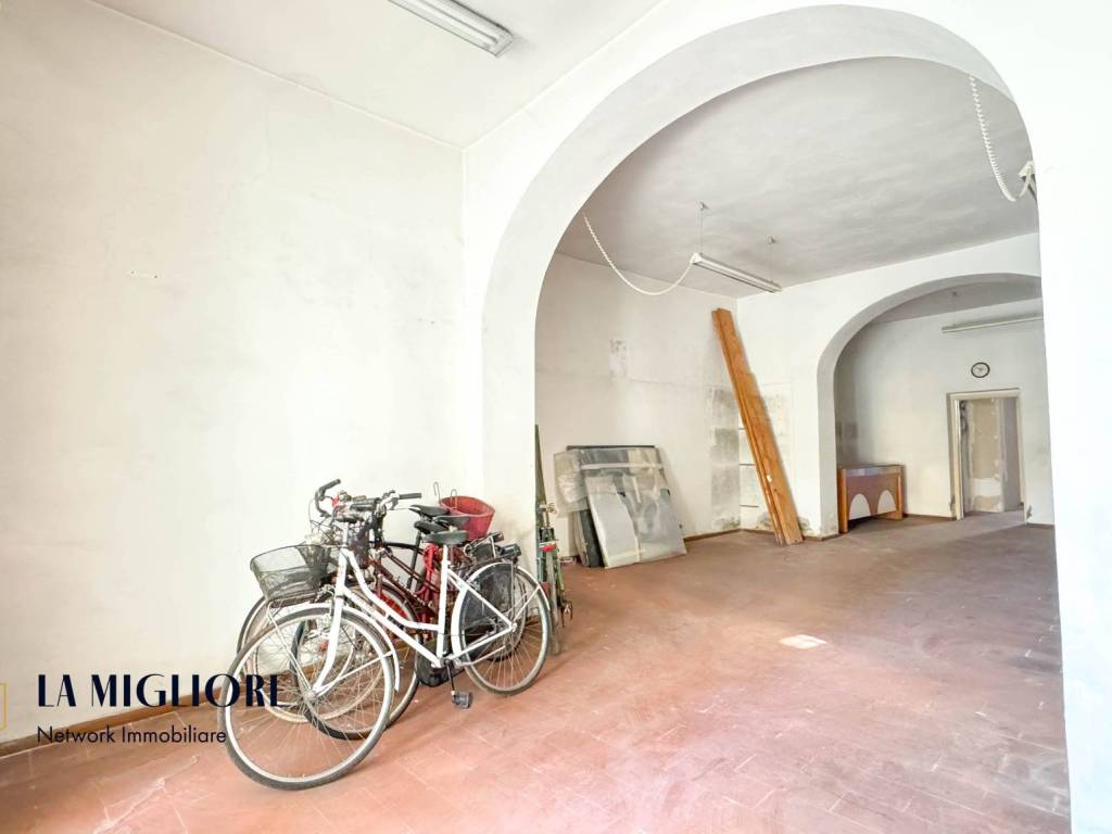 negozio in vendita a Pistoia in zona Centro Città
