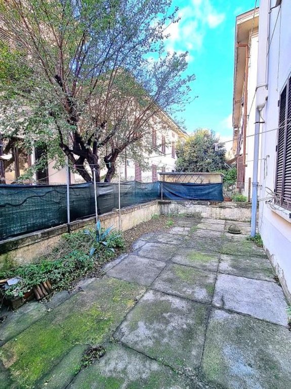 casa indipendente in vendita a Pistoia in zona Stadio