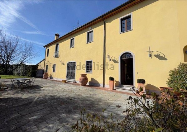 casa semindipendente in vendita a Pistoia in zona Centro Città