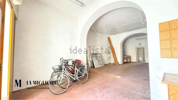 negozio in vendita a Pistoia in zona Centro Città