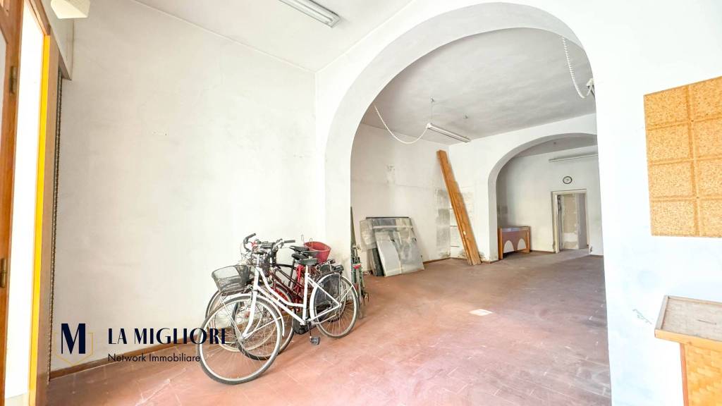 negozio in vendita a Pistoia in zona Centro Città
