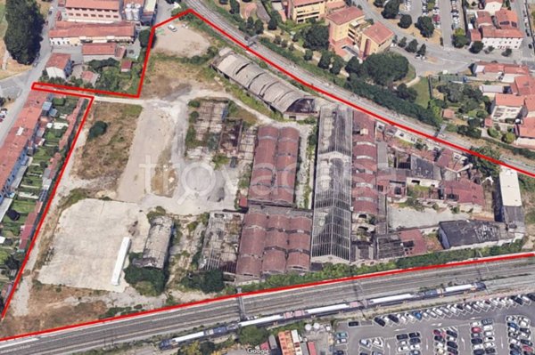 locale commerciale in vendita a Pistoia