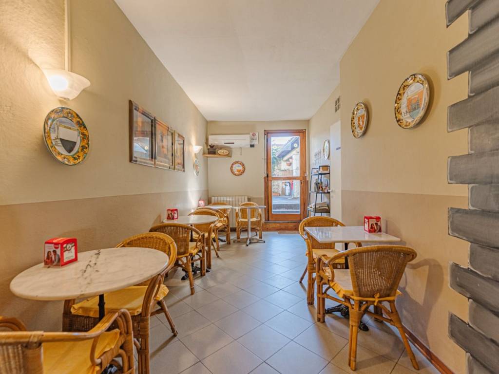 negozio in vendita a Pistoia in zona Centro Città
