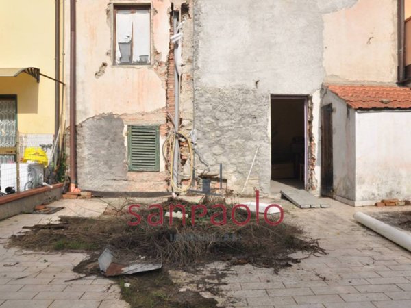 casa indipendente in vendita a Pistoia in zona Centro Città