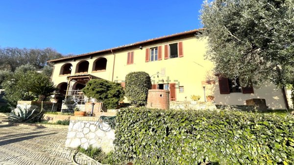 casa indipendente in vendita a Pistoia