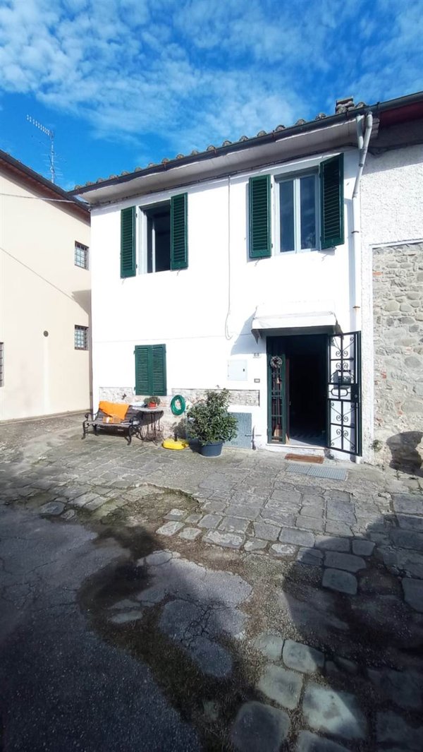 casa indipendente in vendita a Pistoia