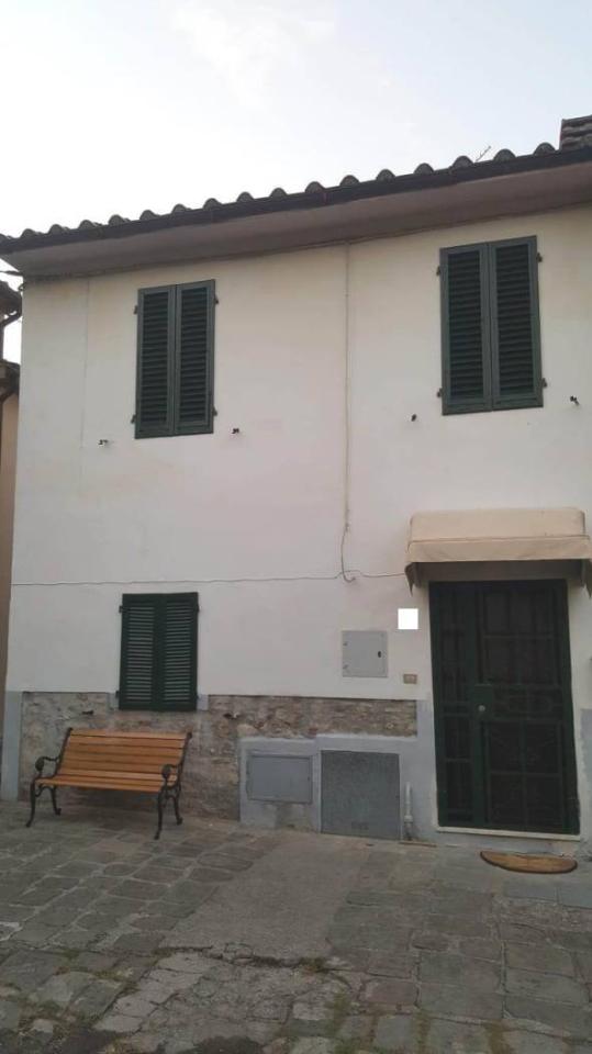 casa indipendente in vendita a Pistoia in zona Spazzavento