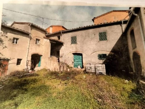 casale in vendita a Pistoia in zona Baggio