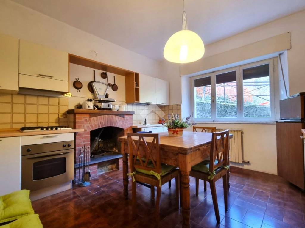 casa indipendente in vendita a Pistoia in zona Le Piastre