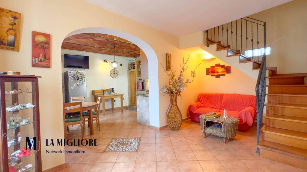 casa indipendente in vendita a Pistoia in zona Centro Città