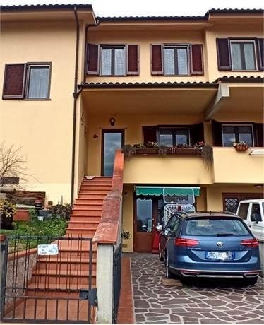 casa indipendente in vendita a Pistoia