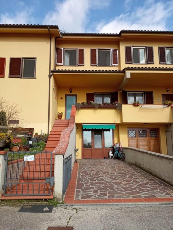 casa indipendente in vendita a Pistoia in zona Arcigliano