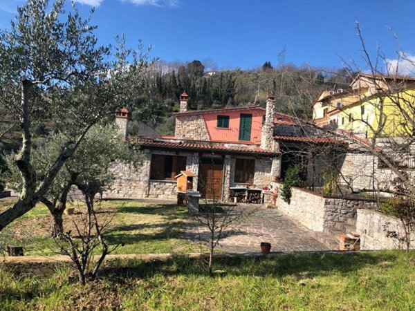 casa indipendente in vendita a Pistoia