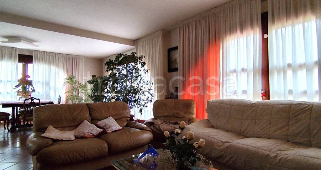 casa indipendente in vendita a Pistoia in zona Cireglio