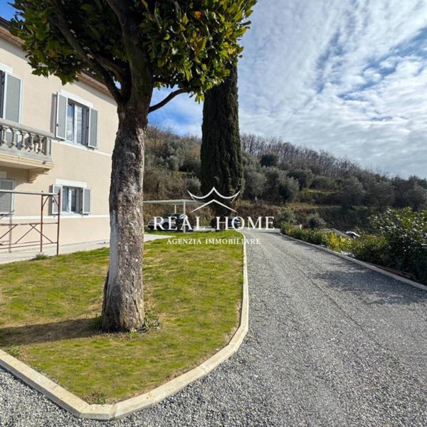 casa indipendente in vendita a Pistoia in zona Centro Città