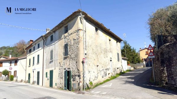 casa indipendente in vendita a Pistoia in zona San Felice