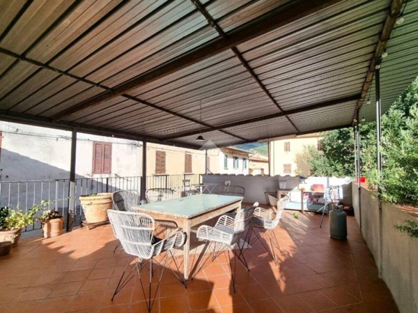 casa indipendente in vendita a Pistoia in zona Centro Città