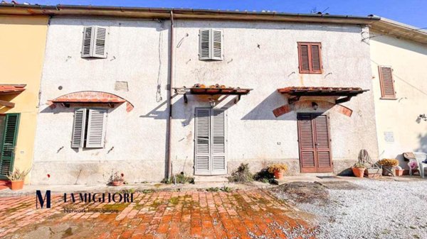 casa indipendente in vendita a Pistoia in zona Bottegone
