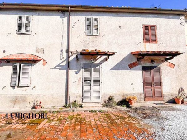 casa indipendente in vendita a Pistoia in zona Bottegone