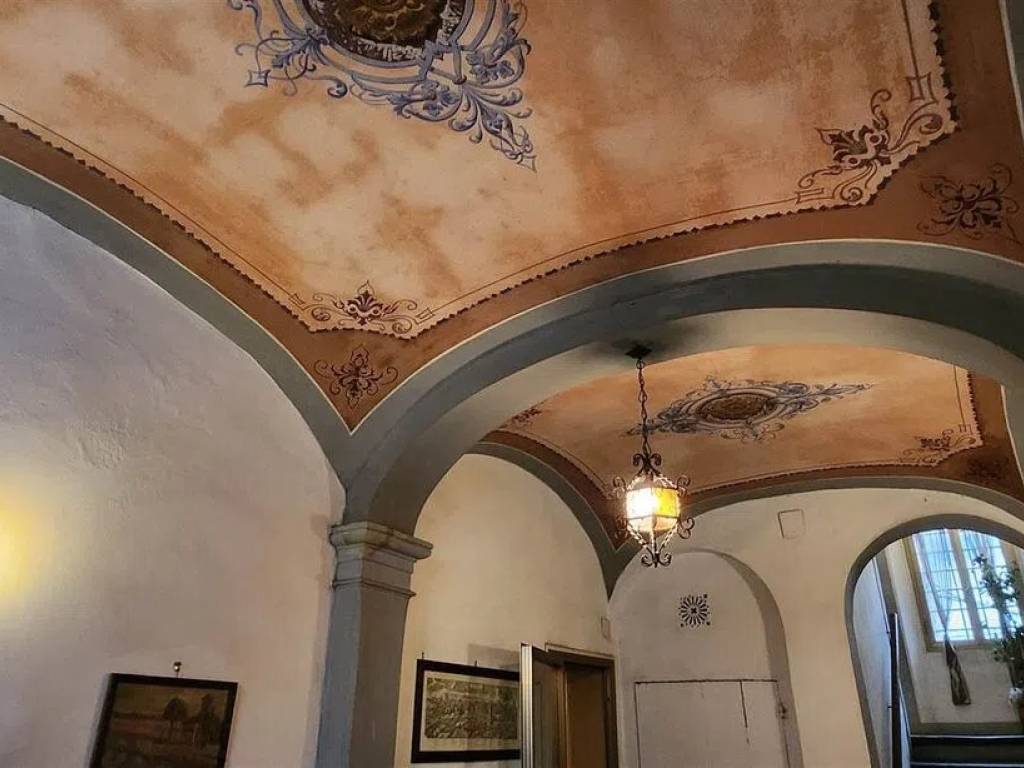 intera palazzina in vendita a Pistoia in zona Centro Città