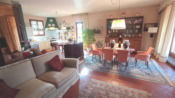 casa indipendente in vendita a Pistoia in zona Centro Città