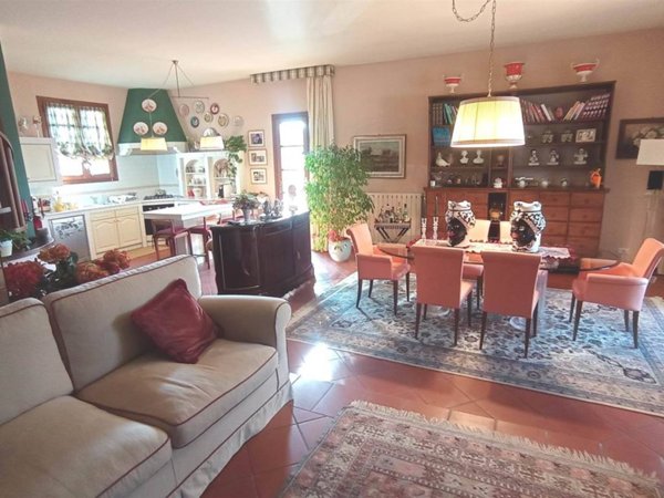 casa indipendente in vendita a Pistoia in zona Centro Città