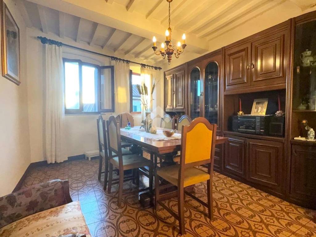 casa indipendente in vendita a Pistoia in zona Centro Città