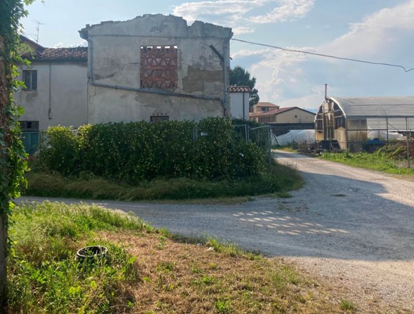 casa indipendente in vendita a Pistoia in zona Bottegone