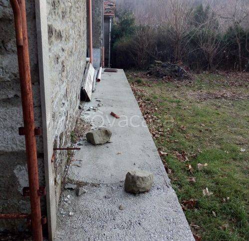 casa indipendente in vendita a Pistoia in zona Le Piastre